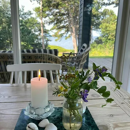 Дом отдыха Idyllic View To The Fjord From