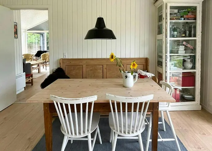 Дом отдыха Idyllic View To The Fjord From