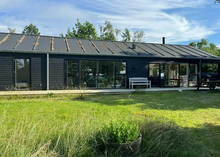 Дом отдыха Idyllic View To The Fjord From