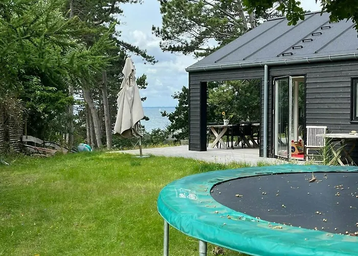 Дом отдыха Idyllic View To The Fjord From Jaegerspris